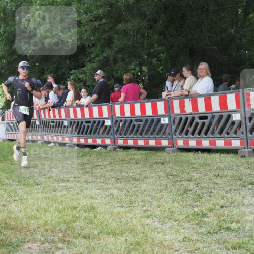 21.06.2025 - 27. Vierlanden-Triathlon KatJ http://msf.ph/oto/8010539 15.06.2025 13:04:27 Ziel 711 meine-sportfotos.de