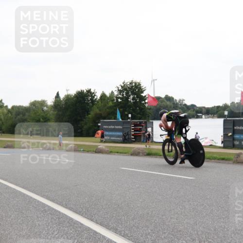 21.06.2025 - 27. Vierlanden-Triathlon H.Heesch http://msf.ph/oto/8010547 15.06.2025 12:57:13 Radfahren 955, 1142 meine-sportfotos.de