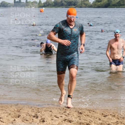 15.06.2025 - 27. Vierlanden-Triathlon Lena Gebhardt http://msf.ph/oto/8010555 15.06.2025 10:07:23 Schwimmen 374, 383, 391, 414, 431, 459 meine-sportfotos.de