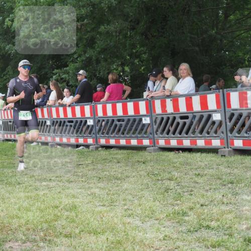 21.06.2025 - 27. Vierlanden-Triathlon KatJ http://msf.ph/oto/8010557 15.06.2025 13:04:27 Ziel 711 meine-sportfotos.de