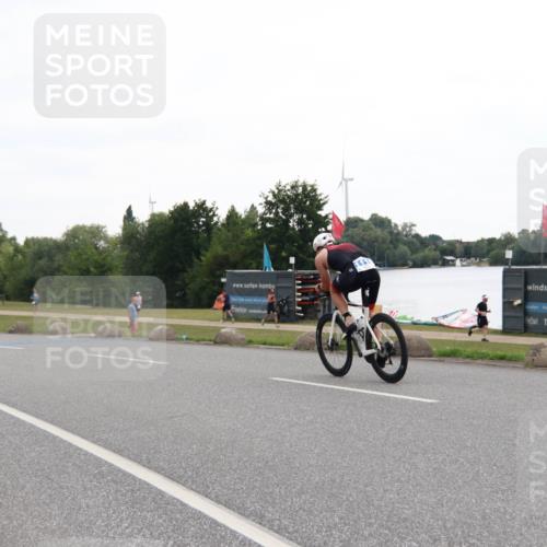 21.06.2025 - 27. Vierlanden-Triathlon H.Heesch http://msf.ph/oto/8010562 15.06.2025 12:57:30 Radfahren 1118 meine-sportfotos.de