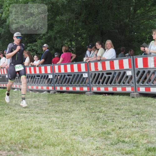 21.06.2025 - 27. Vierlanden-Triathlon KatJ http://msf.ph/oto/8010563 15.06.2025 13:04:27 Ziel 711 meine-sportfotos.de
