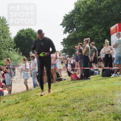 15.06.2025 - 27. Vierlanden-Triathlon KatJ http://msf.ph/oto/8010570 15.06.2025 10:09:39 Schwimmen 421 meine-sportfotos.de
