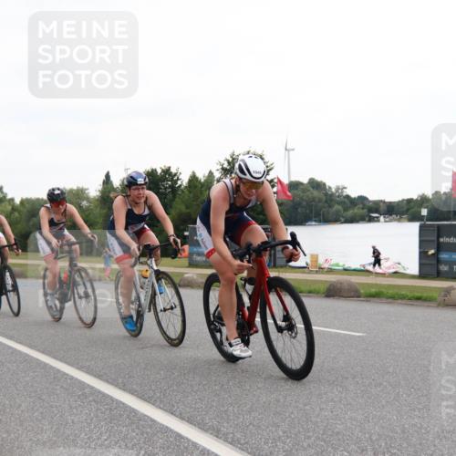 21.06.2025 - 27. Vierlanden-Triathlon H.Heesch http://msf.ph/oto/8010586 15.06.2025 12:57:52 Radfahren 926, 1049, 1050, 1051, 1052 meine-sportfotos.de