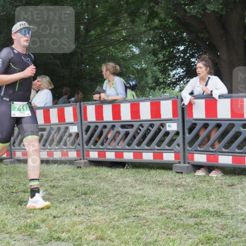 21.06.2025 - 27. Vierlanden-Triathlon KatJ http://msf.ph/oto/8010587 15.06.2025 13:04:28 Ziel 711 meine-sportfotos.de