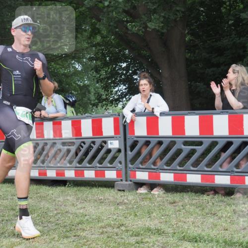 21.06.2025 - 27. Vierlanden-Triathlon KatJ http://msf.ph/oto/8010605 15.06.2025 13:04:29 Ziel 711 meine-sportfotos.de