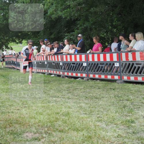 21.06.2025 - 27. Vierlanden-Triathlon KatJ http://msf.ph/oto/8010648 15.06.2025 13:05:06 Ziel 104, 759 meine-sportfotos.de