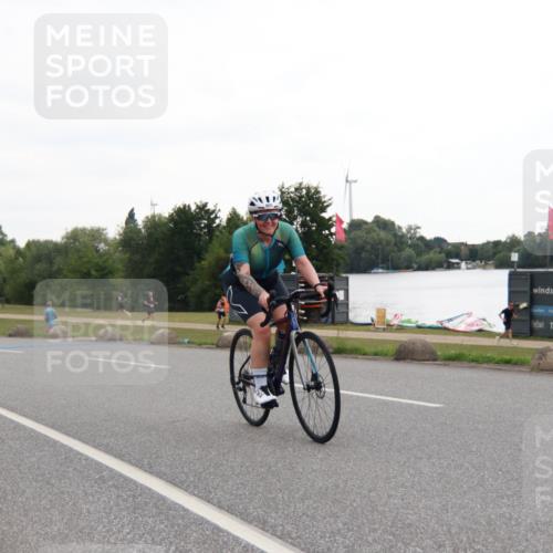 21.06.2025 - 27. Vierlanden-Triathlon H.Heesch http://msf.ph/oto/8010652 15.06.2025 12:58:22 Radfahren 905, 1125 meine-sportfotos.de
