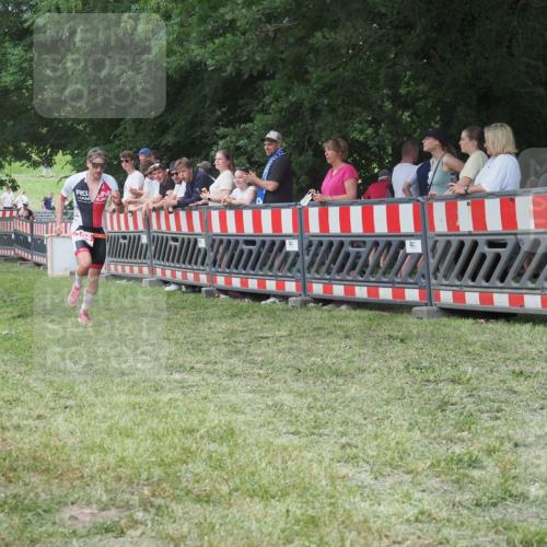21.06.2025 - 27. Vierlanden-Triathlon KatJ http://msf.ph/oto/8010658 15.06.2025 13:05:06 Ziel 104, 759 meine-sportfotos.de