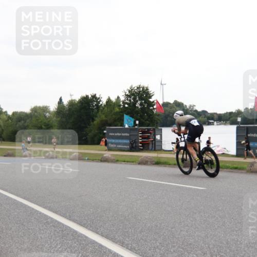 21.06.2025 - 27. Vierlanden-Triathlon H.Heesch http://msf.ph/oto/8010660 15.06.2025 12:58:30 Radfahren 1127 meine-sportfotos.de