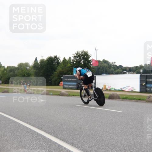 21.06.2025 - 27. Vierlanden-Triathlon H.Heesch http://msf.ph/oto/8010673 15.06.2025 12:58:43 Radfahren 1141 meine-sportfotos.de
