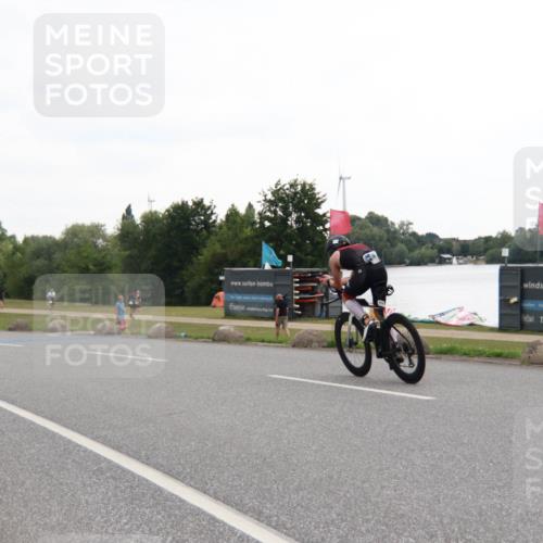 21.06.2025 - 27. Vierlanden-Triathlon H.Heesch http://msf.ph/oto/8010677 15.06.2025 12:58:45 Radfahren 1114, 1141 meine-sportfotos.de