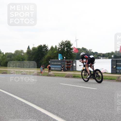 21.06.2025 - 27. Vierlanden-Triathlon H.Heesch http://msf.ph/oto/8010688 15.06.2025 12:58:49 Radfahren 1114, 1141 meine-sportfotos.de