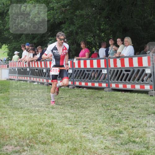 21.06.2025 - 27. Vierlanden-Triathlon KatJ http://msf.ph/oto/8010689 15.06.2025 13:05:07 Ziel 104, 759 meine-sportfotos.de