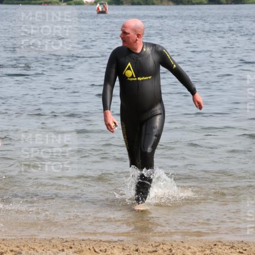 15.06.2025 - 27. Vierlanden-Triathlon Lena Gebhardt http://msf.ph/oto/8010692 15.06.2025 10:07:31 Schwimmen 374, 379, 391, 414, 468 meine-sportfotos.de