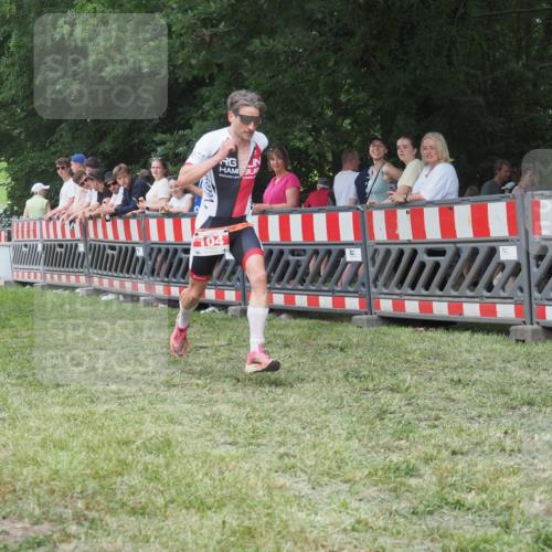 21.06.2025 - 27. Vierlanden-Triathlon KatJ http://msf.ph/oto/8010694 15.06.2025 13:05:07 Ziel 104, 759 meine-sportfotos.de
