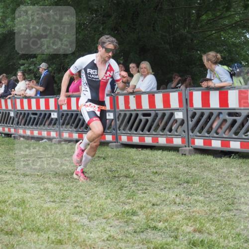 21.06.2025 - 27. Vierlanden-Triathlon KatJ http://msf.ph/oto/8010706 15.06.2025 13:05:07 Ziel 104, 759 meine-sportfotos.de