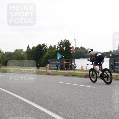21.06.2025 - 27. Vierlanden-Triathlon H.Heesch http://msf.ph/oto/8010709 15.06.2025 12:58:53 Radfahren 1102, 1114, 1124, 1145, 1158 meine-sportfotos.de