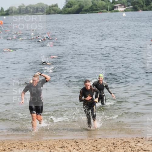 21.06.2025 - 27. Vierlanden-Triathlon MichiJ http://msf.ph/oto/8010716 15.06.2026 10:13:37 Schwimmen 545, 585, 622, 623 meine-sportfotos.de