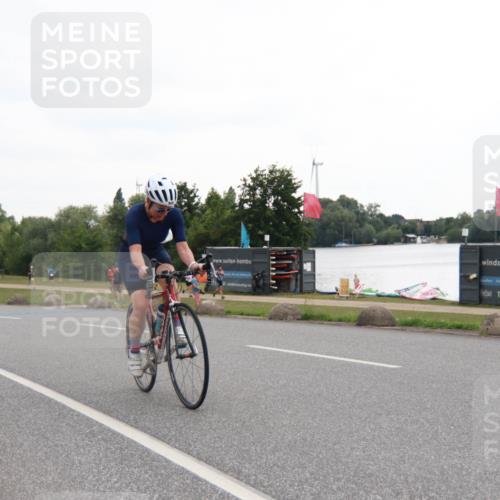 21.06.2025 - 27. Vierlanden-Triathlon H.Heesch http://msf.ph/oto/8010718 15.06.2025 12:59:03 Radfahren 900 meine-sportfotos.de