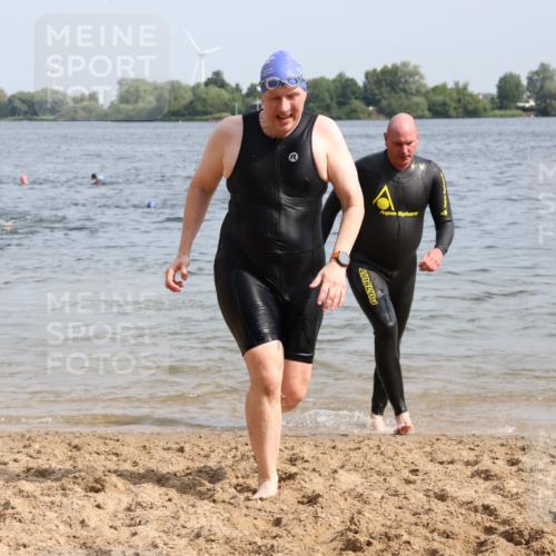 15.06.2025 - 27. Vierlanden-Triathlon Lena Gebhardt http://msf.ph/oto/8010730 15.06.2025 10:07:33 Schwimmen 374, 379, 391, 414, 468 meine-sportfotos.de