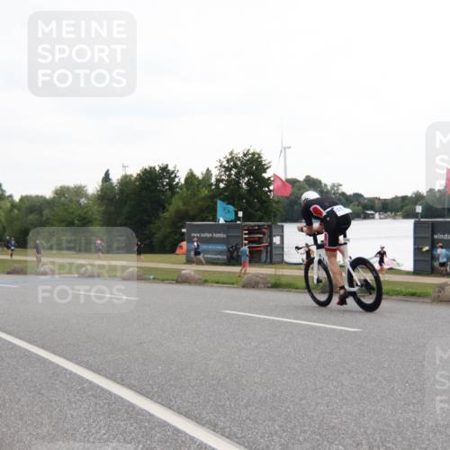 21.06.2025 - 27. Vierlanden-Triathlon H.Heesch http://msf.ph/oto/8010739 15.06.2025 12:59:14 Radfahren 1162 meine-sportfotos.de