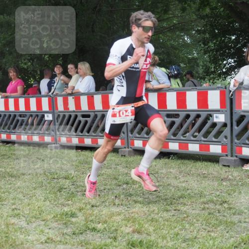 21.06.2025 - 27. Vierlanden-Triathlon KatJ http://msf.ph/oto/8010743 15.06.2025 13:05:08 Ziel 104, 759 meine-sportfotos.de