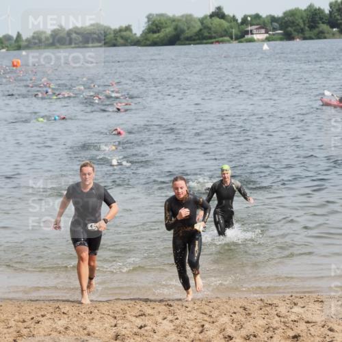 21.06.2025 - 27. Vierlanden-Triathlon MichiJ http://msf.ph/oto/8010747 15.06.2026 10:13:38 Schwimmen 545, 585, 622, 623 meine-sportfotos.de