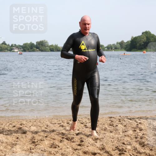 15.06.2025 - 27. Vierlanden-Triathlon Lena Gebhardt http://msf.ph/oto/8010748 15.06.2025 10:07:35 Schwimmen 379, 391, 414, 468 meine-sportfotos.de