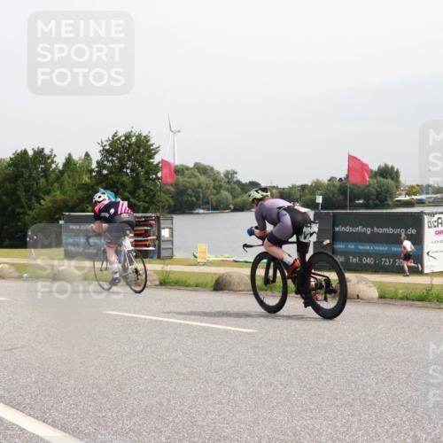 15.06.2025 - 27. Vierlanden-Triathlon H.Heesch http://msf.ph/oto/8010793 15.06.2025 11:01:09 Radfahren 2, 163, 241, 695 meine-sportfotos.de
