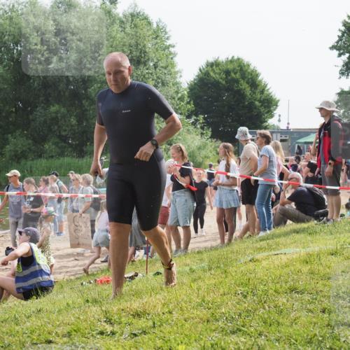 15.06.2025 - 27. Vierlanden-Triathlon KatJ http://msf.ph/oto/8010799 15.06.2025 10:10:07 Schwimmen 466 meine-sportfotos.de