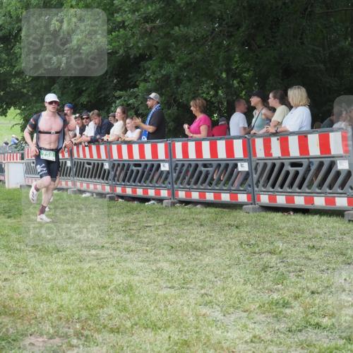 21.06.2025 - 27. Vierlanden-Triathlon KatJ http://msf.ph/oto/8010808 15.06.2025 13:05:13 Ziel 759 meine-sportfotos.de