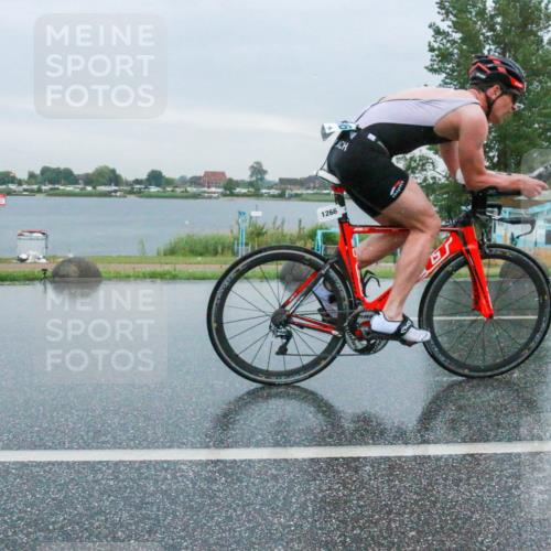 21.06.2025 - 27. Vierlanden-Triathlon H.Heesch http://msf.ph/oto/8010811 15.06.2025 13:54:16 Radfahren 1266, 1303 meine-sportfotos.de