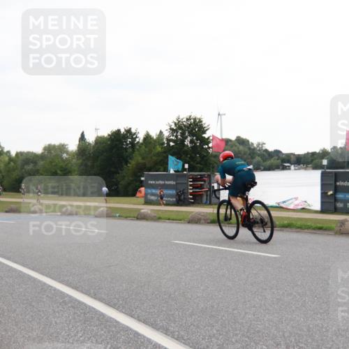 21.06.2025 - 27. Vierlanden-Triathlon H.Heesch http://msf.ph/oto/8010816 15.06.2025 12:59:39 Radfahren 1137 meine-sportfotos.de