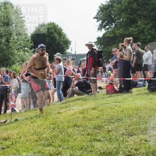15.06.2025 - 27. Vierlanden-Triathlon KatJ http://msf.ph/oto/8010817 15.06.2025 10:10:24 Schwimmen 417, 444 meine-sportfotos.de