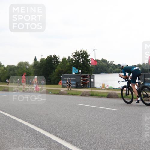 21.06.2025 - 27. Vierlanden-Triathlon H.Heesch http://msf.ph/oto/8010825 15.06.2025 12:59:46 Radfahren 1137, 1138, 1154 meine-sportfotos.de