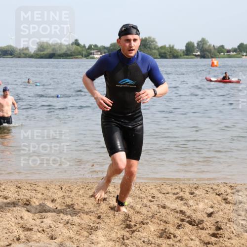 15.06.2025 - 27. Vierlanden-Triathlon Lena Gebhardt http://msf.ph/oto/8010831 15.06.2025 10:07:40 Schwimmen 371, 379, 391, 468 meine-sportfotos.de