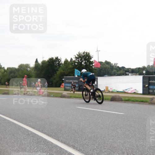 21.06.2025 - 27. Vierlanden-Triathlon H.Heesch http://msf.ph/oto/8010836 15.06.2025 12:59:46 Radfahren 1137, 1138, 1154 meine-sportfotos.de