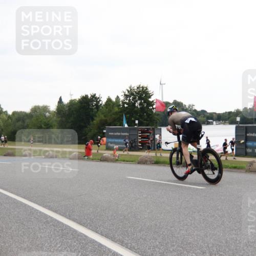 21.06.2025 - 27. Vierlanden-Triathlon H.Heesch http://msf.ph/oto/8010856 15.06.2025 12:59:51 Radfahren 1126, 1138, 1154, 1157 meine-sportfotos.de