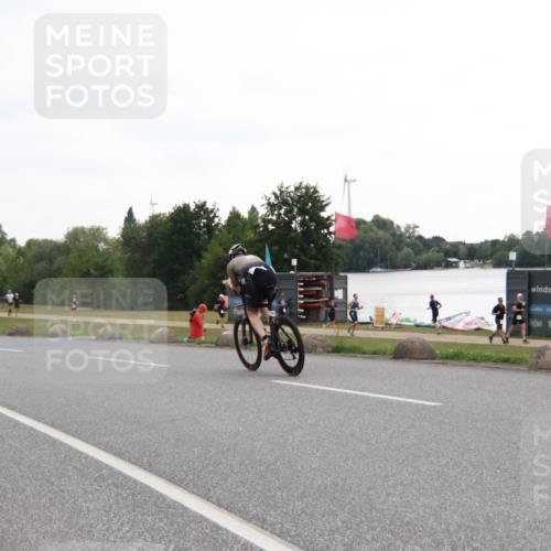 21.06.2025 - 27. Vierlanden-Triathlon H.Heesch http://msf.ph/oto/8010862 15.06.2025 12:59:51 Radfahren 1126, 1138, 1154, 1157 meine-sportfotos.de
