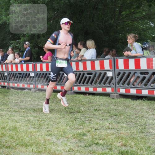 21.06.2025 - 27. Vierlanden-Triathlon KatJ http://msf.ph/oto/8010868 15.06.2025 13:05:15 Ziel 759, 1032 meine-sportfotos.de