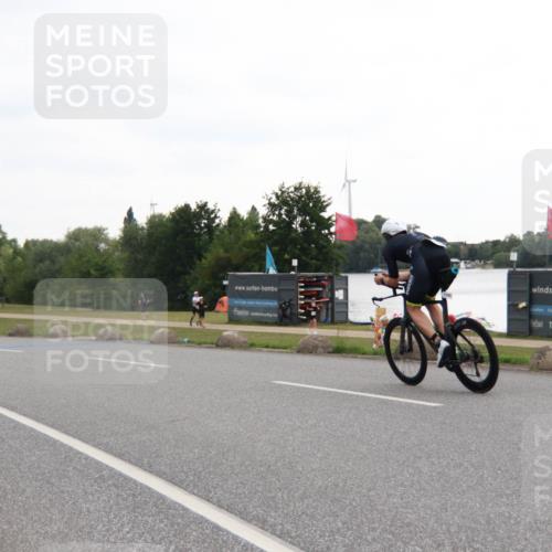 21.06.2025 - 27. Vierlanden-Triathlon H.Heesch http://msf.ph/oto/8010874 15.06.2025 12:59:59 Radfahren 973, 1126, 1143 meine-sportfotos.de