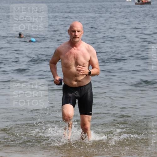 15.06.2025 - 27. Vierlanden-Triathlon Lena Gebhardt http://msf.ph/oto/8010875 15.06.2025 10:07:45 Schwimmen 371, 395, 407, 468 meine-sportfotos.de