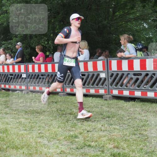 21.06.2025 - 27. Vierlanden-Triathlon KatJ http://msf.ph/oto/8010881 15.06.2025 13:05:15 Ziel 759, 1032 meine-sportfotos.de