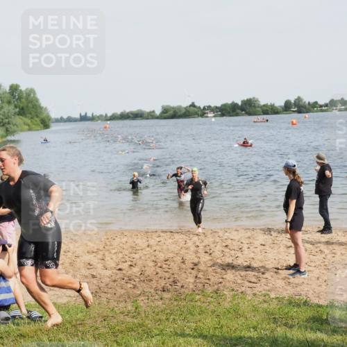 21.06.2025 - 27. Vierlanden-Triathlon MichiJ http://msf.ph/oto/8010901 15.06.2026 10:13:41 Schwimmen 513, 545, 585, 622 meine-sportfotos.de