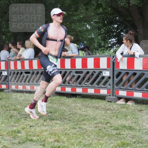 21.06.2025 - 27. Vierlanden-Triathlon KatJ http://msf.ph/oto/8010908 15.06.2025 13:05:15 Ziel 759, 1032 meine-sportfotos.de