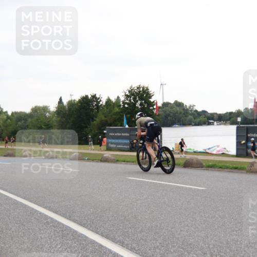 21.06.2025 - 27. Vierlanden-Triathlon H.Heesch http://msf.ph/oto/8010915 15.06.2025 13:00:25 Radfahren 1128, 1136, 1155 meine-sportfotos.de
