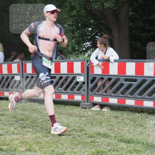 21.06.2025 - 27. Vierlanden-Triathlon KatJ http://msf.ph/oto/8010920 15.06.2025 13:05:15 Ziel 759, 1032 meine-sportfotos.de
