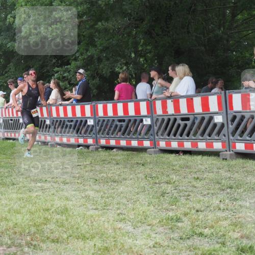 21.06.2025 - 27. Vierlanden-Triathlon KatJ http://msf.ph/oto/8010969 15.06.2025 13:05:25 Ziel 1032 meine-sportfotos.de