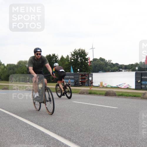 21.06.2025 - 27. Vierlanden-Triathlon H.Heesch http://msf.ph/oto/8011008 15.06.2025 13:00:45 Radfahren 742, 1098, 1108, 1148 meine-sportfotos.de